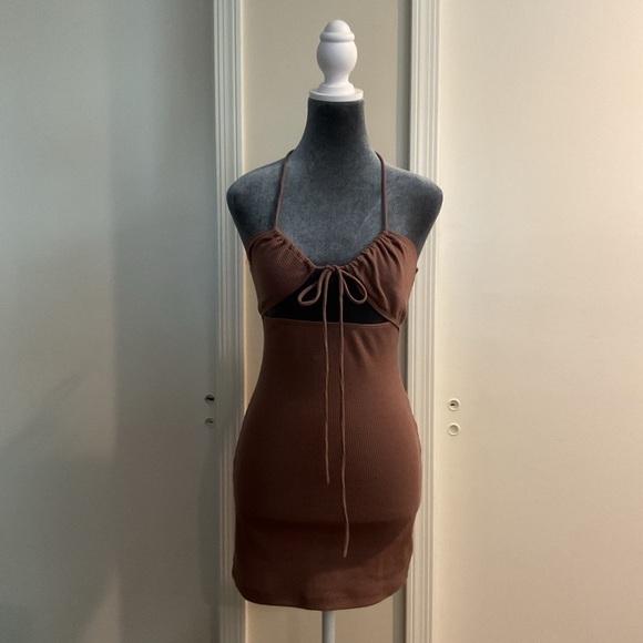 🖤 Brown Ribbed Mini Twist Front Halter Dress - Picture 3 of 7